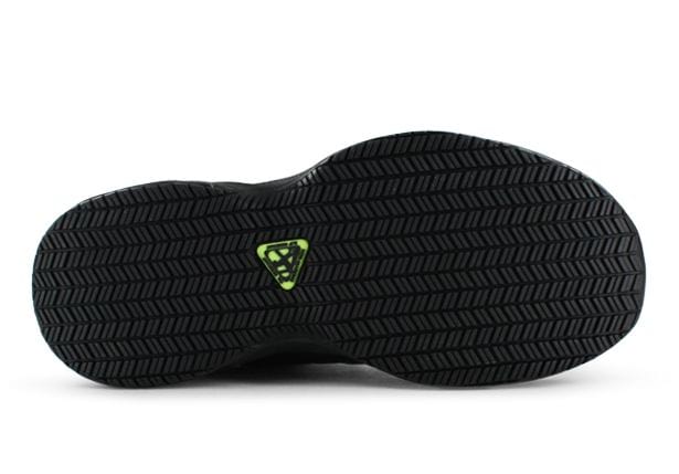 Nike black best sale non slip shoes